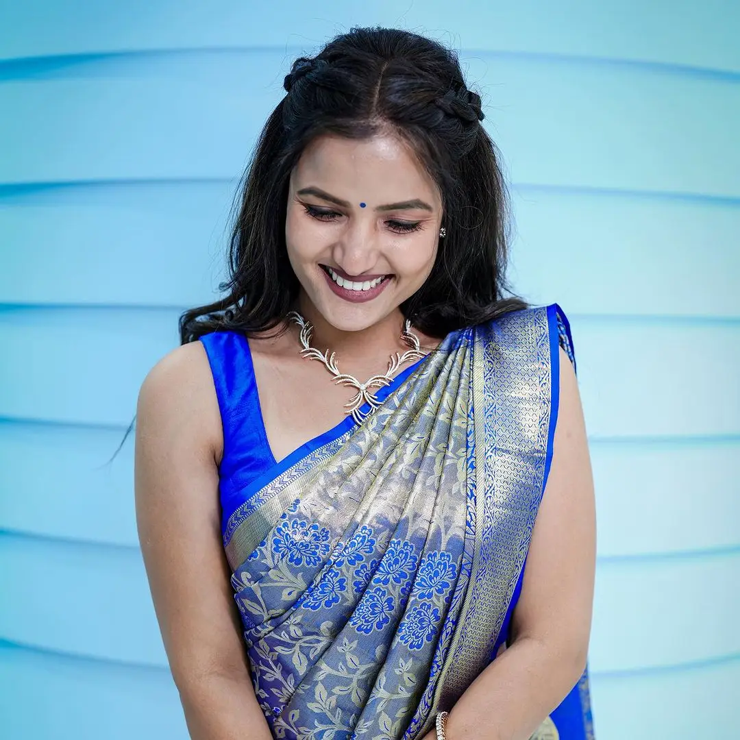 South Indian Actress Siri Hanmanth in Blue Saree Sleeveless Blouse